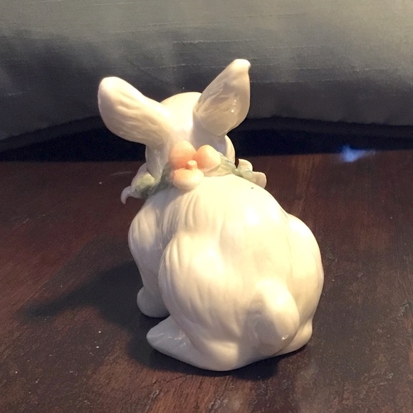 🐇Set of Sweet Easter Bunnies - Glossy White Ceramic -🐇 - Picture 3 of 9